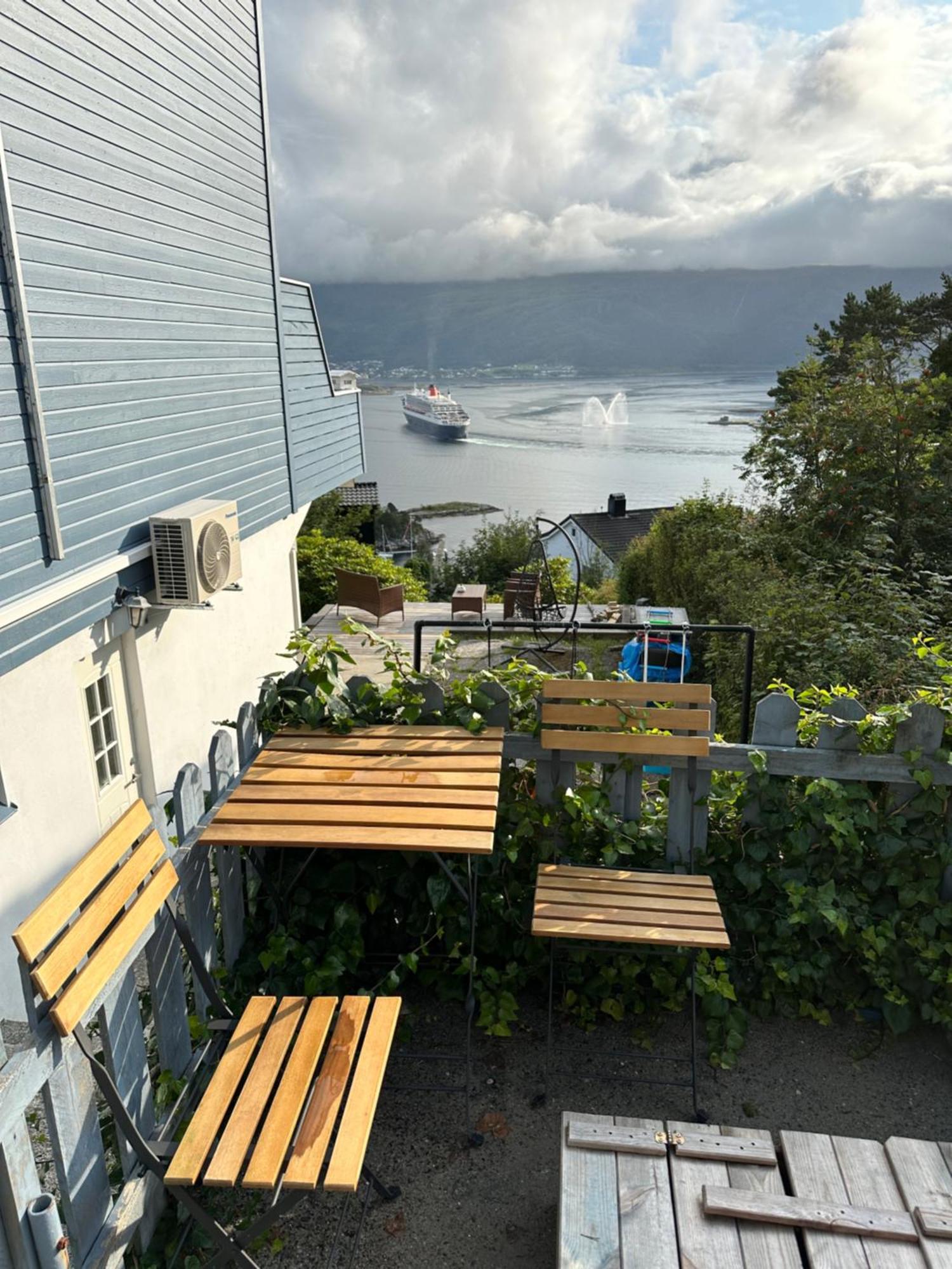 Great Place With View To The Mountains And Fjord Ålesund Εξωτερικό φωτογραφία